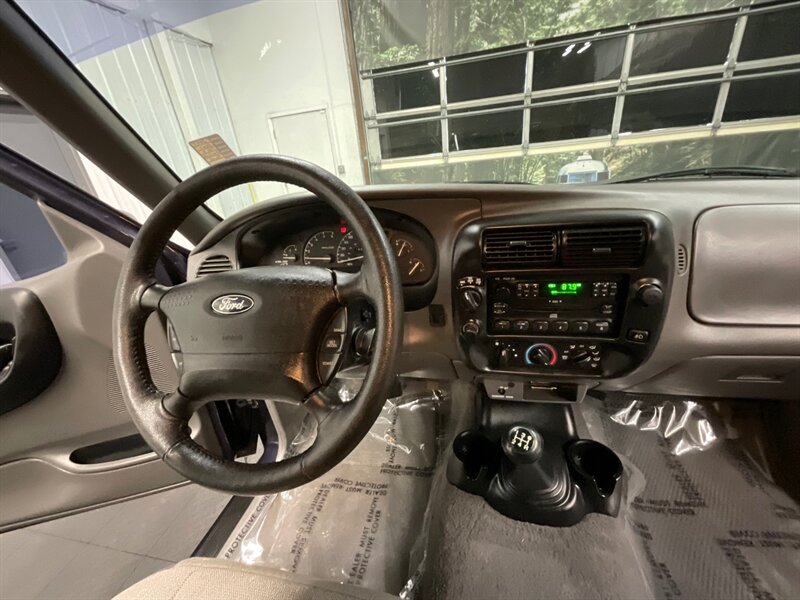 2001 Ford Ranger XLT Super Cab 4X4 / 4.0L V6 / 5-SPEED MANUAL  LOCAL OREGON TRUCK / RUST FREE / 133,000 MILES - Photo 19 - Gladstone, OR 97027