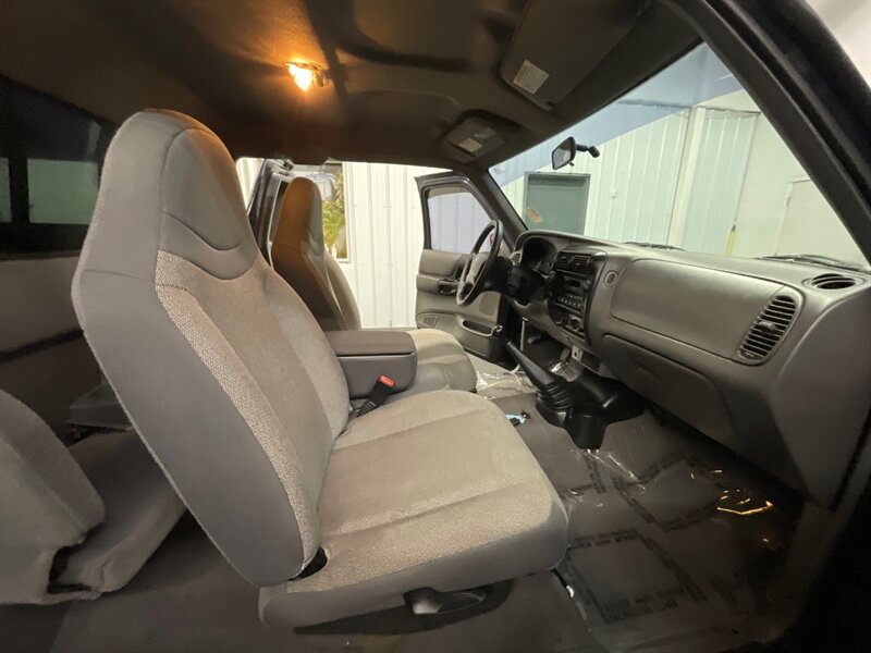 2001 Ford Ranger XLT Super Cab 4X4 / 4.0L V6 / 5-SPEED MANUAL  LOCAL OREGON TRUCK / RUST FREE / 133,000 MILES - Photo 16 - Gladstone, OR 97027