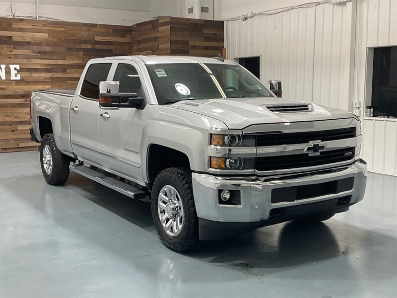 2017 Chevrolet Silverado 2500 LTZ Crew Cab 4X4 / 6.6L DURAMAX DIESEL / Z71 OFFRD  / Leather w. Heated & Cooled Seats / ZERO RUST - Photo 2 - Gladstone, OR 97027