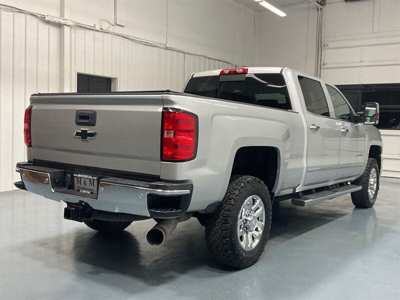 2017 Chevrolet Silverado 2500 LTZ Crew Cab 4X4 / 6.6L DURAMAX DIESEL / Z71 OFFRD  / Leather w. Heated & Cooled Seats / ZERO RUST - Photo 7 - Gladstone, OR 97027