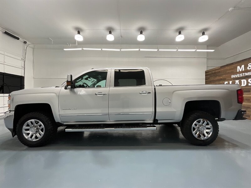 2017 Chevrolet Silverado 2500 LTZ Crew Cab 4X4 / 6.6L DURAMAX DIESEL / Z71 OFFRD  / Leather w. Heated & Cooled Seats / ZERO RUST - Photo 3 - Gladstone, OR 97027