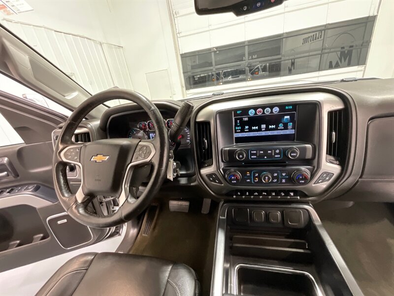 2017 Chevrolet Silverado 2500 LTZ Crew Cab 4X4 / 6.6L DURAMAX DIESEL / Z71 OFFRD  / Leather w. Heated & Cooled Seats / ZERO RUST - Photo 41 - Gladstone, OR 97027