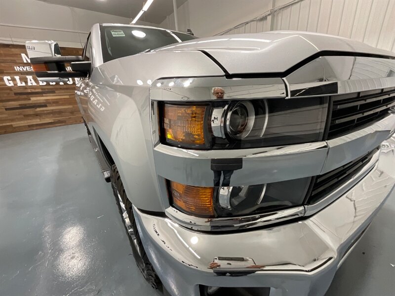 2017 Chevrolet Silverado 2500 LTZ Crew Cab 4X4 / 6.6L DURAMAX DIESEL / Z71 OFFRD  / Leather w. Heated & Cooled Seats / ZERO RUST - Photo 26 - Gladstone, OR 97027