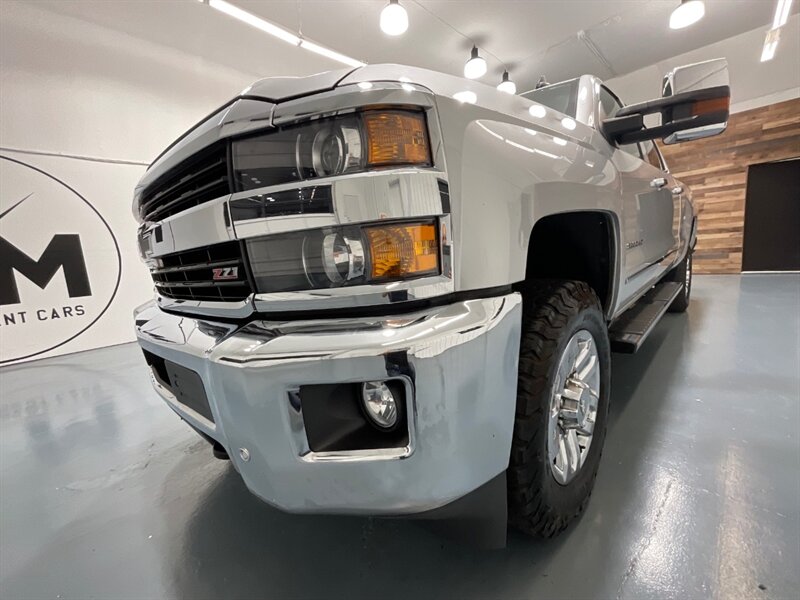 2017 Chevrolet Silverado 2500 LTZ Crew Cab 4X4 / 6.6L DURAMAX DIESEL / Z71 OFFRD  / Leather w. Heated & Cooled Seats / ZERO RUST - Photo 48 - Gladstone, OR 97027