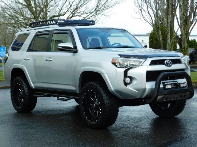 2018 Toyota 4Runner PREMIUM 4WD HEATED LEATHER 3RD SEAT/ NAV / LIFTED   - Photo 2 - Portland, OR 97217