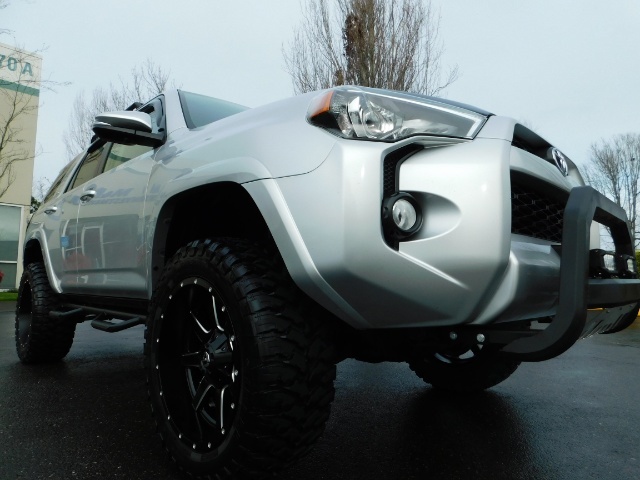 2018 Toyota 4Runner PREMIUM 4WD HEATED LEATHER 3RD SEAT/ NAV / LIFTED   - Photo 10 - Portland, OR 97217