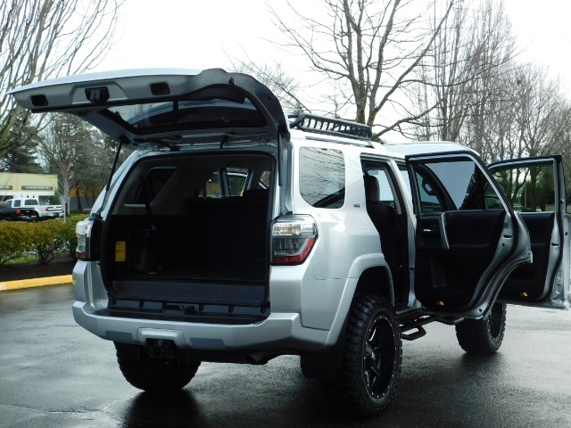 2018 Toyota 4Runner PREMIUM 4WD HEATED LEATHER 3RD SEAT/ NAV / LIFTED   - Photo 29 - Portland, OR 97217