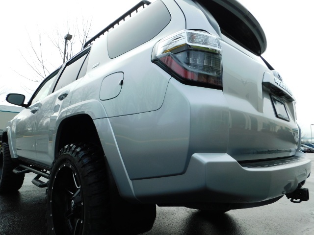 2018 Toyota 4Runner PREMIUM 4WD HEATED LEATHER 3RD SEAT/ NAV / LIFTED   - Photo 12 - Portland, OR 97217