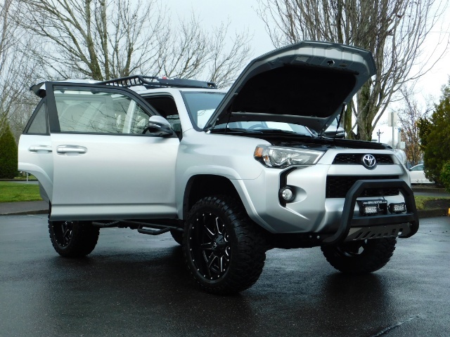 2018 Toyota 4Runner PREMIUM 4WD HEATED LEATHER 3RD SEAT/ NAV / LIFTED   - Photo 30 - Portland, OR 97217