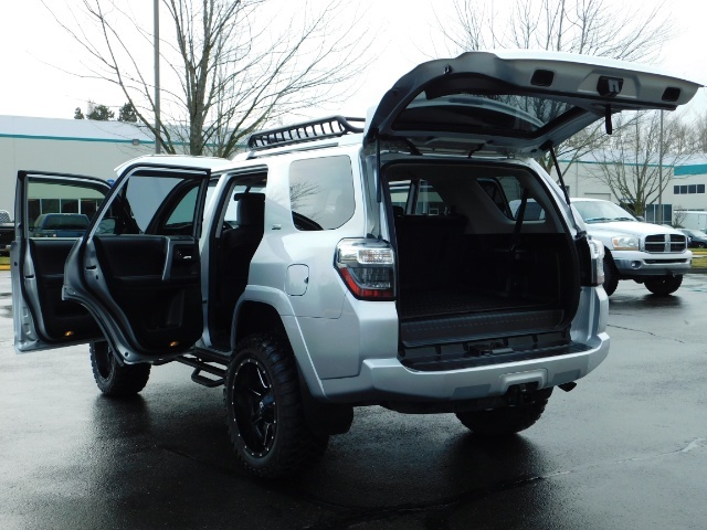 2018 Toyota 4Runner PREMIUM 4WD HEATED LEATHER 3RD SEAT/ NAV / LIFTED   - Photo 27 - Portland, OR 97217