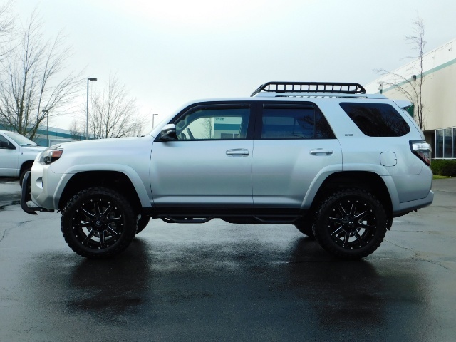 2018 Toyota 4Runner PREMIUM 4WD HEATED LEATHER 3RD SEAT/ NAV / LIFTED   - Photo 3 - Portland, OR 97217