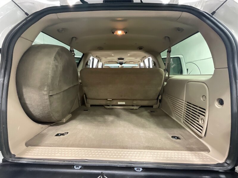 2000 Ford Excursion XLT 4X4 / 7.3L DIESEL / Leather / LIFTED/NEW TIRES  / ZERO RUST / 3RD ROW SEAT / 35 " MUD TIRES / 156K MILES - Photo 12 - Gladstone, OR 97027