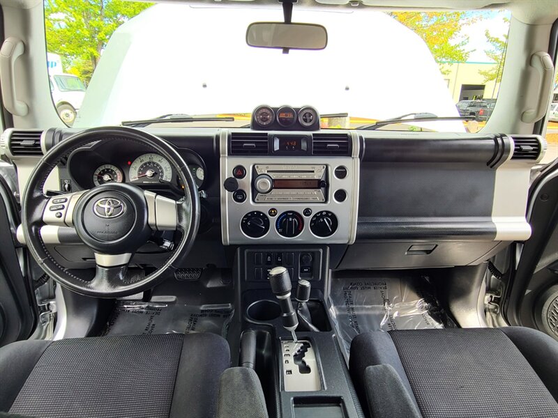 2007 Toyota FJ Cruiser  / 4.0L / V6 / E-LOCKER / FRESH TRADE / Excellent Service History - Photo 33 - Portland, OR 97217