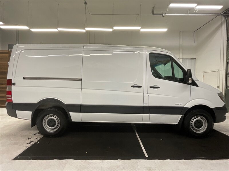 2016 Mercedes-Benz Sprinter 2500 CARGO VAN / 2.1L 4Cyl DIESEL / Standard Roof   - Photo 4 - Gladstone, OR 97027