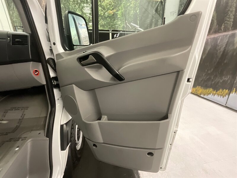 2016 Mercedes-Benz Sprinter 2500 CARGO VAN / 2.1L 4Cyl DIESEL / Standard Roof   - Photo 38 - Gladstone, OR 97027