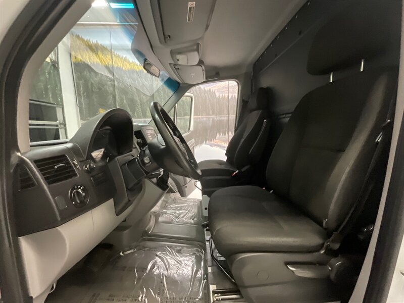 2016 Mercedes-Benz Sprinter 2500 CARGO VAN / 2.1L 4Cyl DIESEL / Standard Roof   - Photo 16 - Gladstone, OR 97027