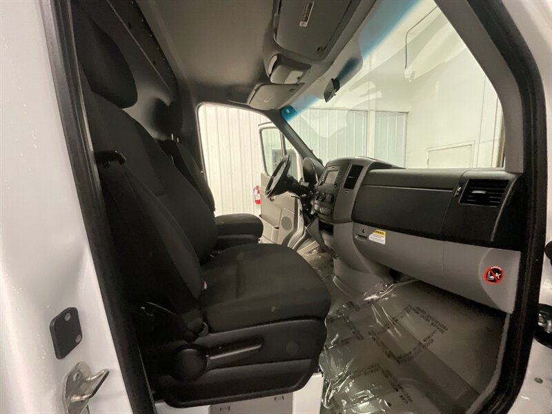 2016 Mercedes-Benz Sprinter 2500 CARGO VAN / 2.1L 4Cyl DIESEL / Standard Roof   - Photo 17 - Gladstone, OR 97027