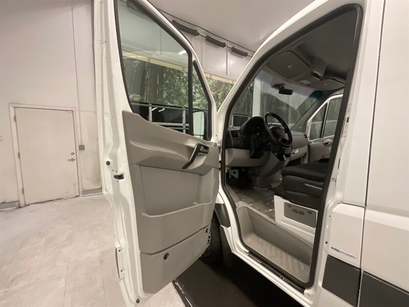 2016 Mercedes-Benz Sprinter 2500 CARGO VAN / 2.1L 4Cyl DIESEL / Standard Roof   - Photo 44 - Gladstone, OR 97027