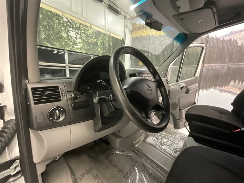 2016 Mercedes-Benz Sprinter 2500 CARGO VAN / 2.1L 4Cyl DIESEL / Standard Roof   - Photo 18 - Gladstone, OR 97027