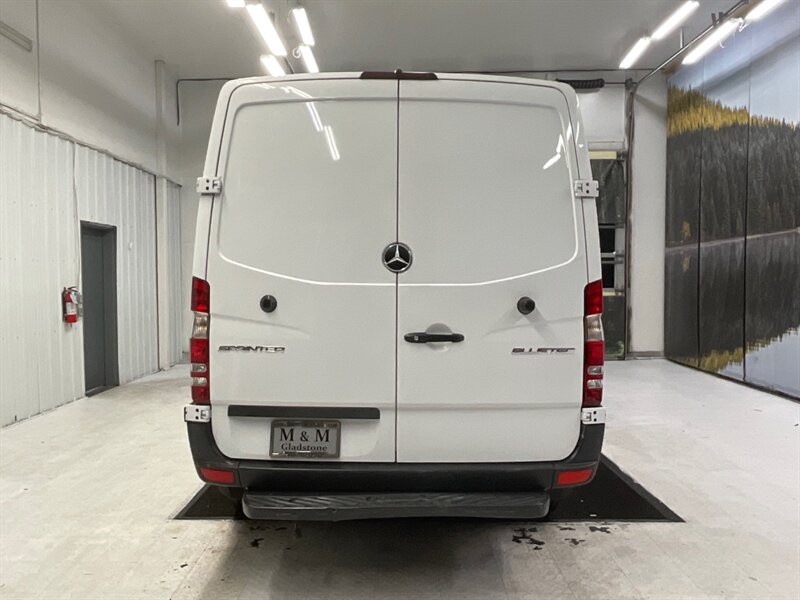 2016 Mercedes-Benz Sprinter 2500 CARGO VAN / 2.1L 4Cyl DIESEL / Standard Roof   - Photo 5 - Gladstone, OR 97027