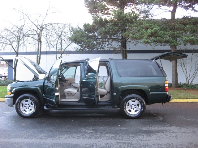 2004 Chevrolet Suburban 1500 LT/4WD/ Leather/Moonroof/3rd seat   - Photo 9 - Portland, OR 97217