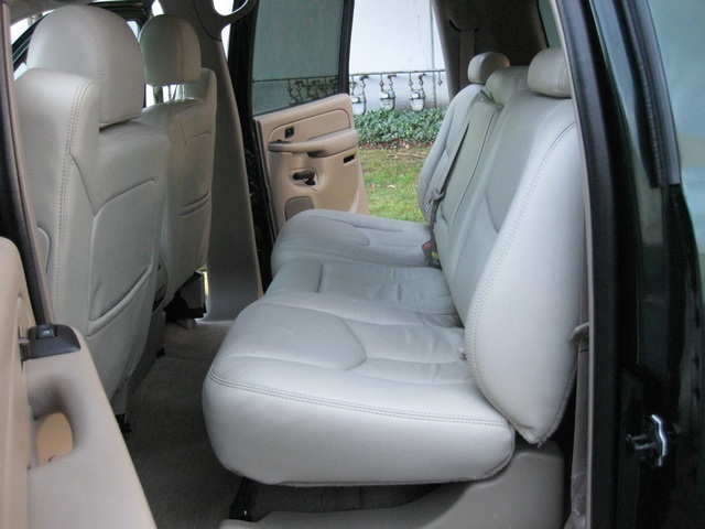 2004 Chevrolet Suburban 1500 LT/4WD/ Leather/Moonroof/3rd seat   - Photo 21 - Portland, OR 97217