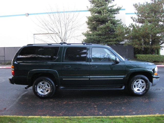 2004 Chevrolet Suburban 1500 LT/4WD/ Leather/Moonroof/3rd seat   - Photo 6 - Portland, OR 97217