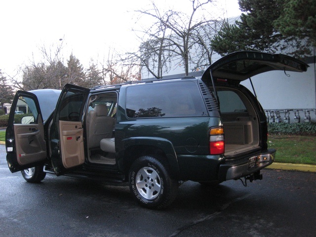 2004 Chevrolet Suburban 1500 LT/4WD/ Leather/Moonroof/3rd seat   - Photo 10 - Portland, OR 97217