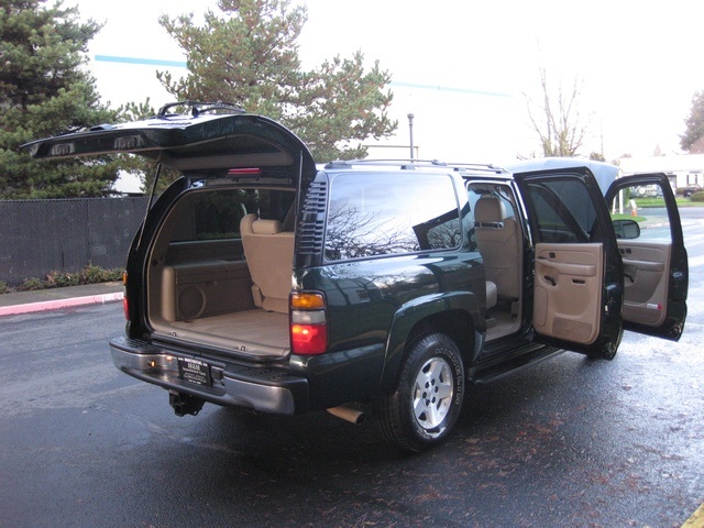 2004 Chevrolet Suburban 1500 LT/4WD/ Leather/Moonroof/3rd seat   - Photo 12 - Portland, OR 97217