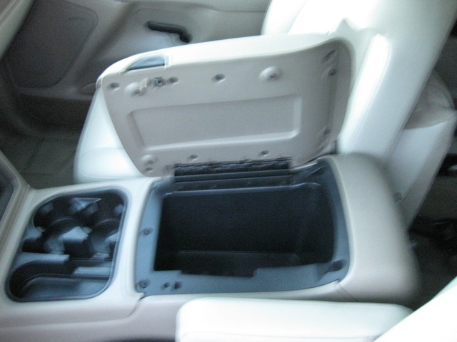 2004 Chevrolet Suburban 1500 LT/4WD/ Leather/Moonroof/3rd seat   - Photo 37 - Portland, OR 97217