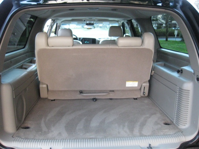 2004 Chevrolet Suburban 1500 LT/4WD/ Leather/Moonroof/3rd seat   - Photo 26 - Portland, OR 97217