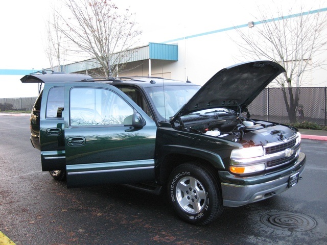 2004 Chevrolet Suburban 1500 LT/4WD/ Leather/Moonroof/3rd seat   - Photo 14 - Portland, OR 97217