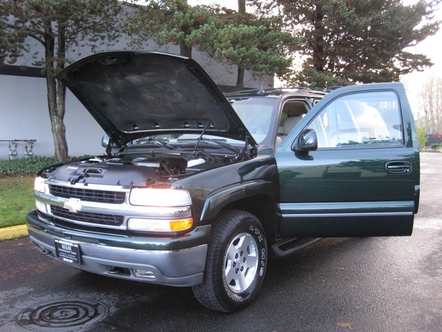 2004 Chevrolet Suburban 1500 LT/4WD/ Leather/Moonroof/3rd seat   - Photo 8 - Portland, OR 97217