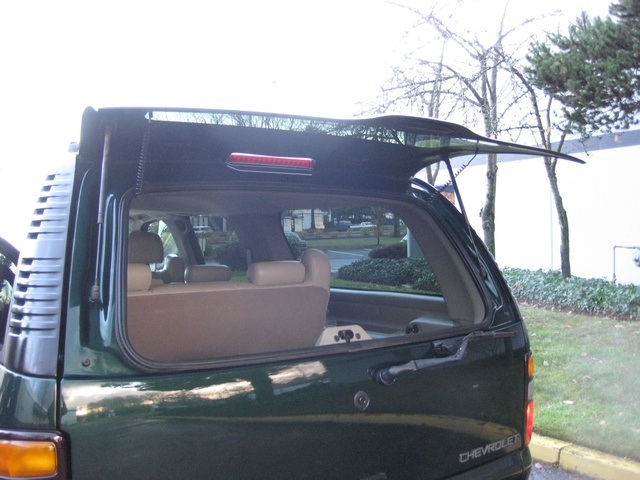 2004 Chevrolet Suburban 1500 LT/4WD/ Leather/Moonroof/3rd seat   - Photo 29 - Portland, OR 97217