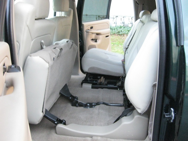 2004 Chevrolet Suburban 1500 LT/4WD/ Leather/Moonroof/3rd seat   - Photo 22 - Portland, OR 97217