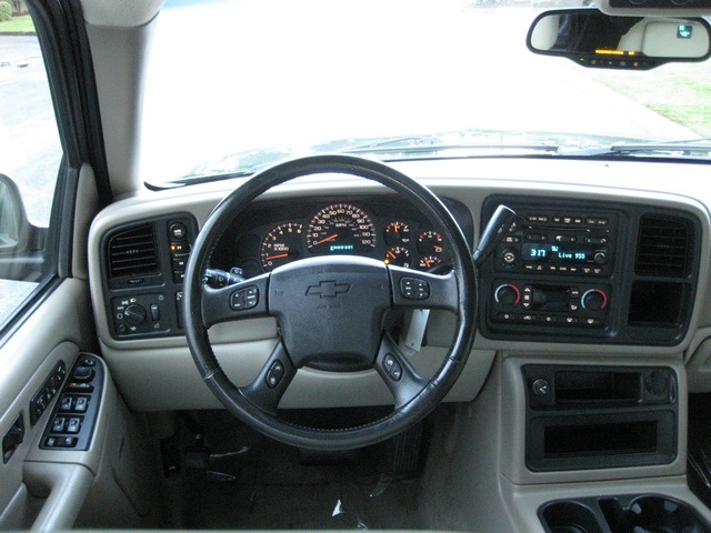 2004 Chevrolet Suburban 1500 LT/4WD/ Leather/Moonroof/3rd seat   - Photo 30 - Portland, OR 97217