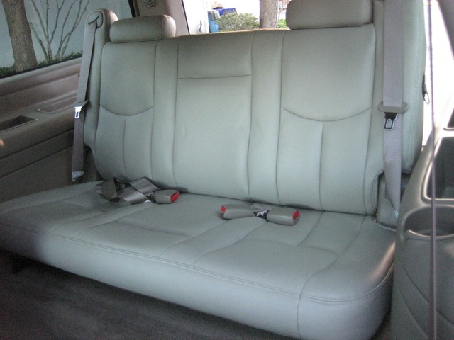 2004 Chevrolet Suburban 1500 LT/4WD/ Leather/Moonroof/3rd seat   - Photo 27 - Portland, OR 97217