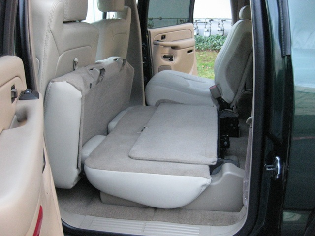 2004 Chevrolet Suburban 1500 LT/4WD/ Leather/Moonroof/3rd seat   - Photo 23 - Portland, OR 97217