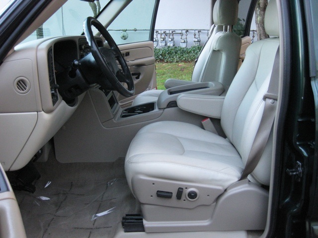 2004 Chevrolet Suburban 1500 LT/4WD/ Leather/Moonroof/3rd seat   - Photo 19 - Portland, OR 97217