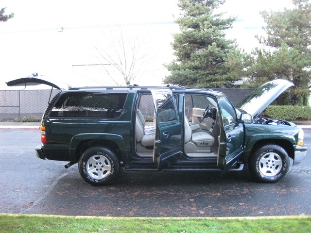 2004 Chevrolet Suburban 1500 LT/4WD/ Leather/Moonroof/3rd seat   - Photo 13 - Portland, OR 97217