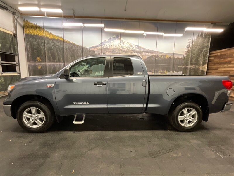 2008 Toyota Tundra SR5 Double Cab 4X4 / 5.7L V8 / 27,000 MILES  RUST FREE / SUPER CLEAN / ONLY 27,000 MILES - Photo 3 - Gladstone, OR 97027