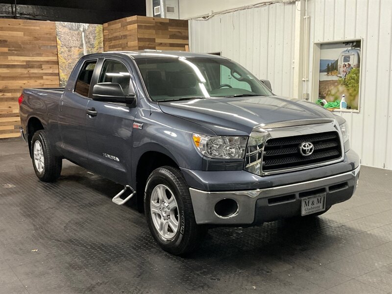 2008 Toyota Tundra SR5 Double Cab 4X4 / 5.7L V8 / 27,000 MILES  RUST FREE / SUPER CLEAN / ONLY 27,000 MILES - Photo 2 - Gladstone, OR 97027