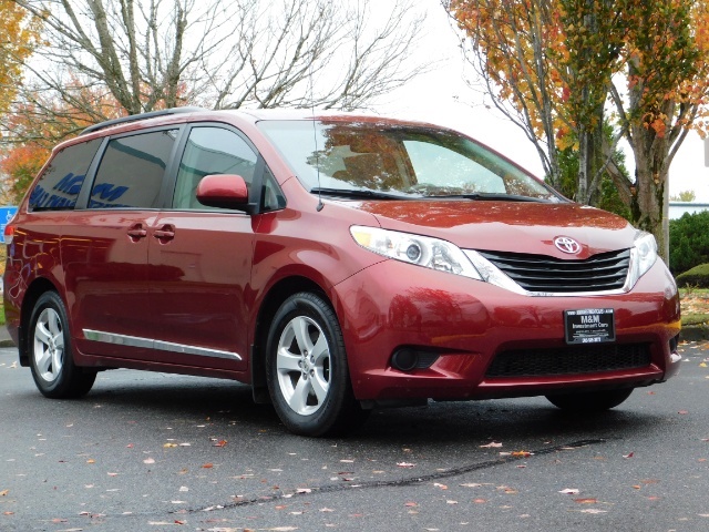 2012 Toyota Sienna LE 8-Passenger / Backup Camera / LOW MILE   - Photo 2 - Portland, OR 97217