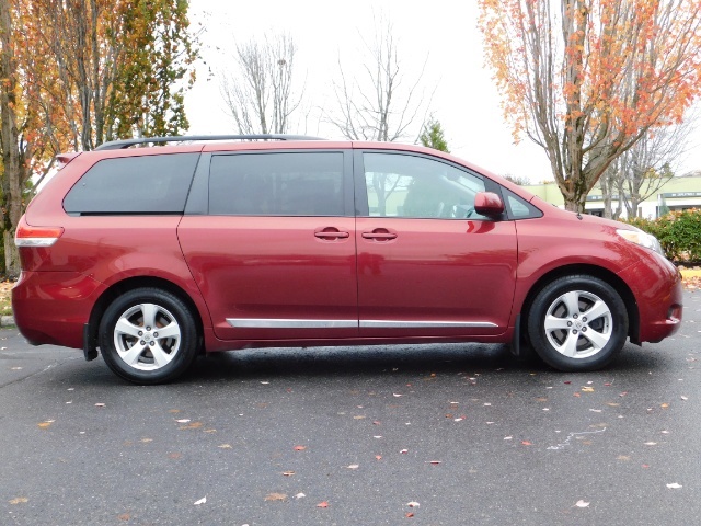 2012 Toyota Sienna LE 8-Passenger / Backup Camera / LOW MILE   - Photo 4 - Portland, OR 97217