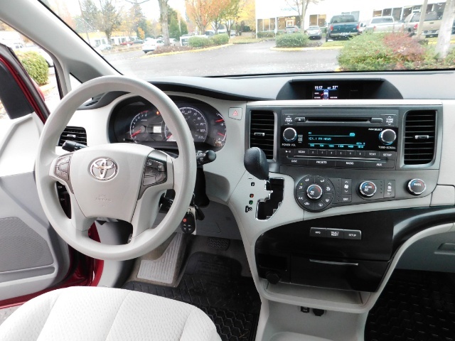 2012 Toyota Sienna LE 8-Passenger / Backup Camera / LOW MILE   - Photo 18 - Portland, OR 97217