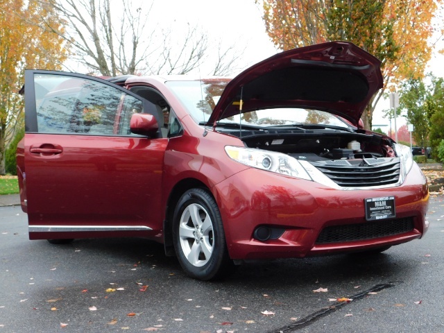 2012 Toyota Sienna LE 8-Passenger / Backup Camera / LOW MILE   - Photo 31 - Portland, OR 97217