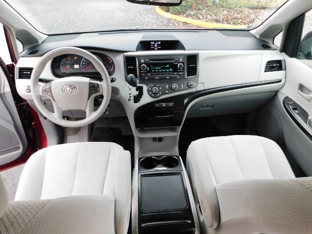 2012 Toyota Sienna LE 8-Passenger / Backup Camera / LOW MILE   - Photo 21 - Portland, OR 97217