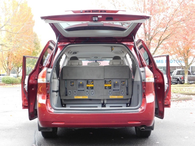 2012 Toyota Sienna LE 8-Passenger / Backup Camera / LOW MILE   - Photo 28 - Portland, OR 97217