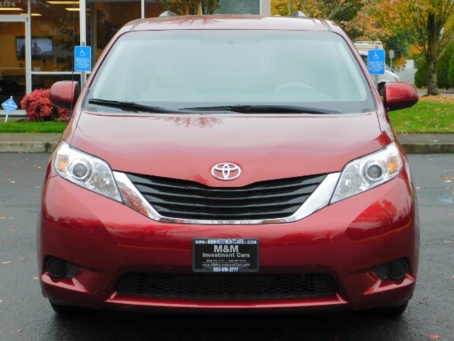 2012 Toyota Sienna LE 8-Passenger / Backup Camera / LOW MILE   - Photo 5 - Portland, OR 97217