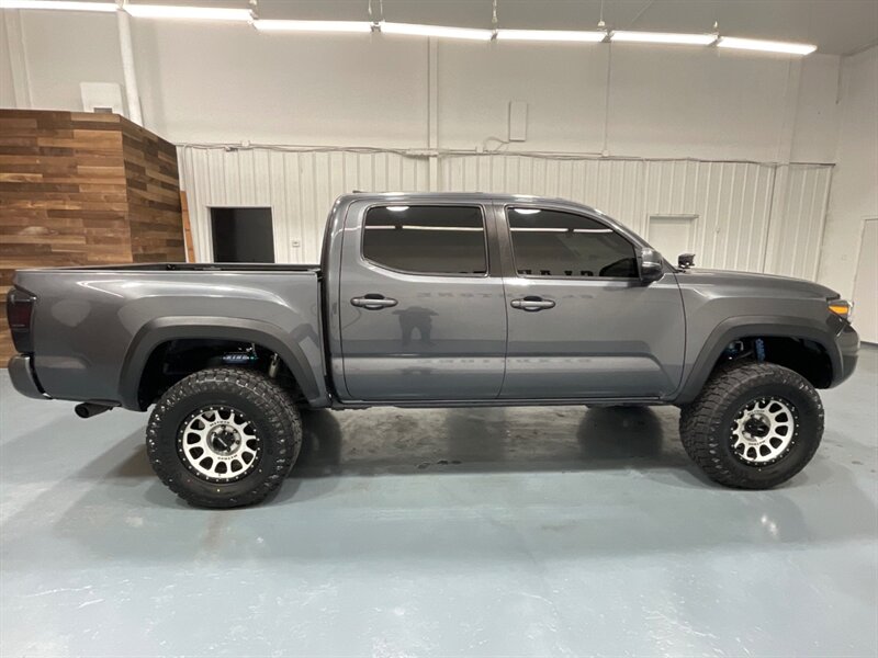 2022 Toyota Tacoma TRD Off-Road 4X4 / LIFTED / NEW TIRES/34K MILES  / ZERO RUST / Technology Pkg /KING OFF ROAD LIFT - Photo 4 - Gladstone, OR 97027